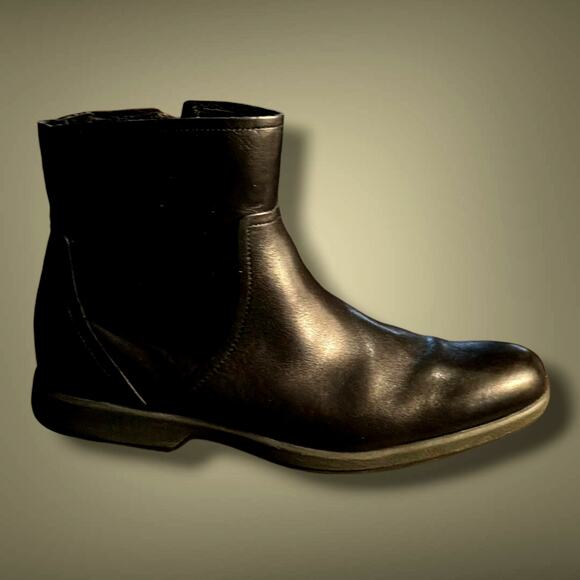Men\'s Size 9 COLE HAAN Men\'s Premium Black Leather Zip Up Chelsea Boots EUC main image 6